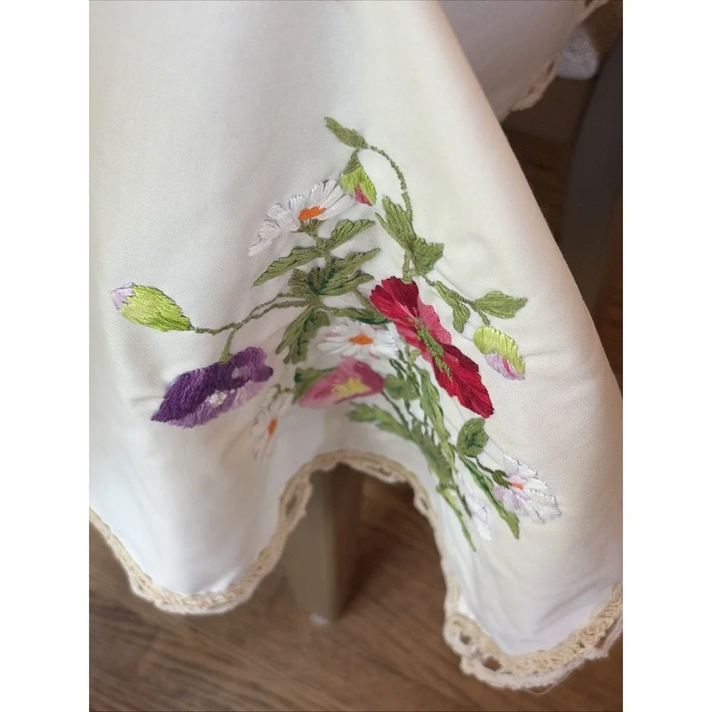 Vintage Hand Embroidered  Tablecloth 86